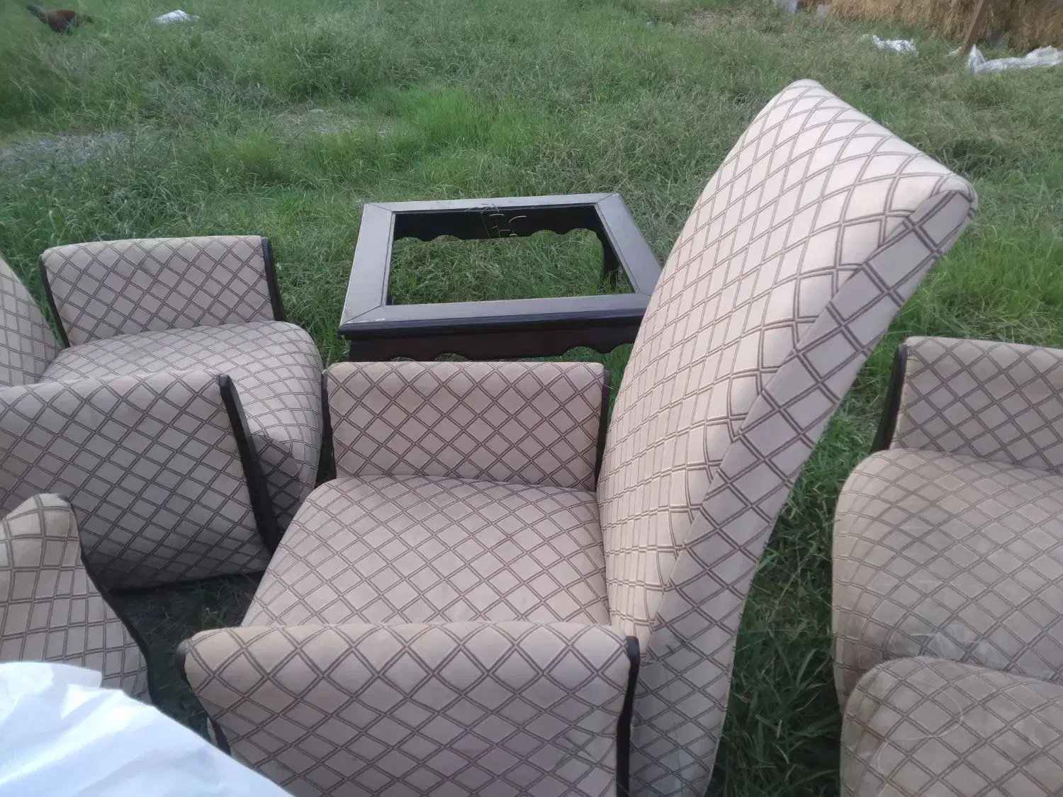 مبل به همراه جلو مبلی|مبلمان خانگی و میز عسلی|خمام, |دیوار