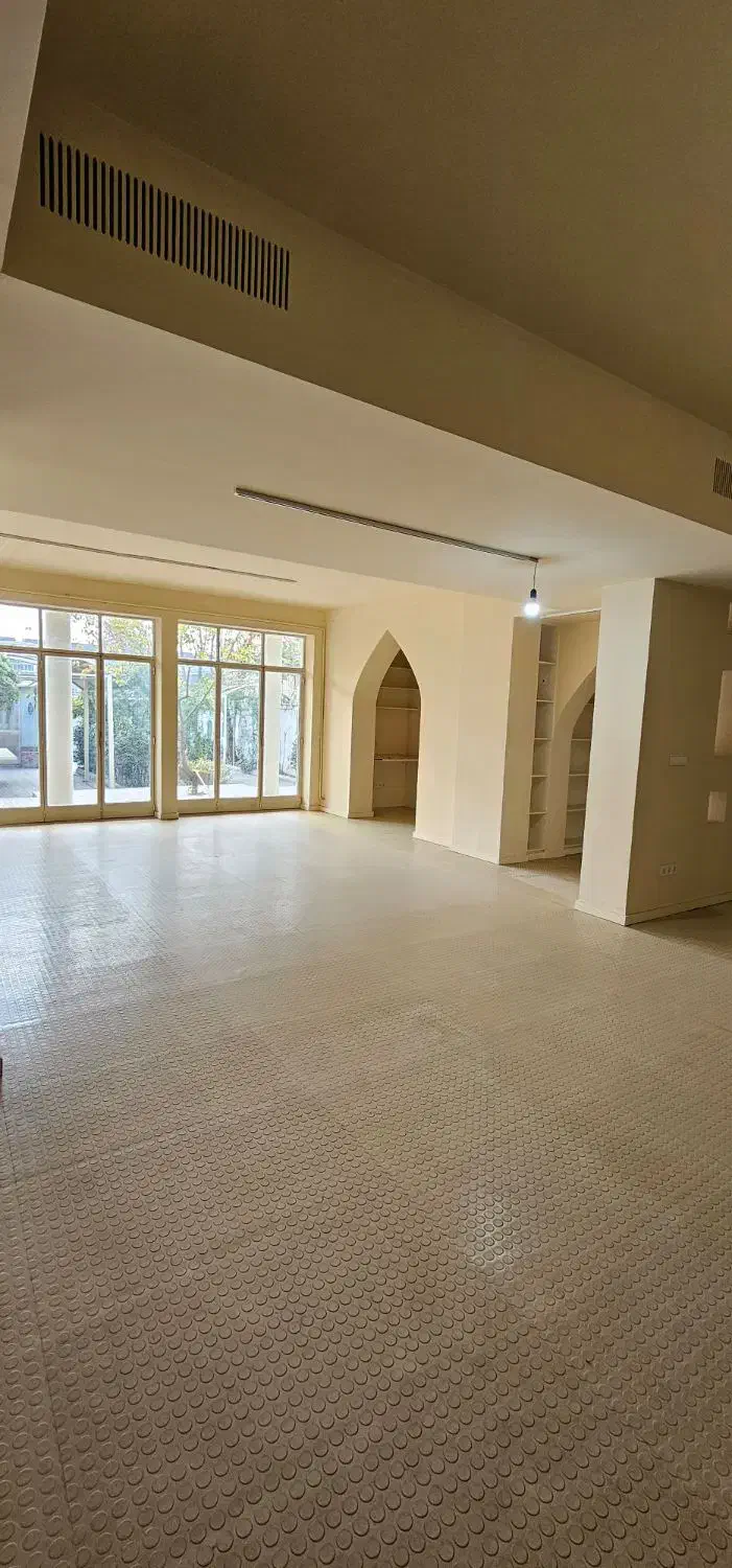 ۵۰۰متر بنا با ۳۰۰متر حیاط دربست پارک هنرمندان