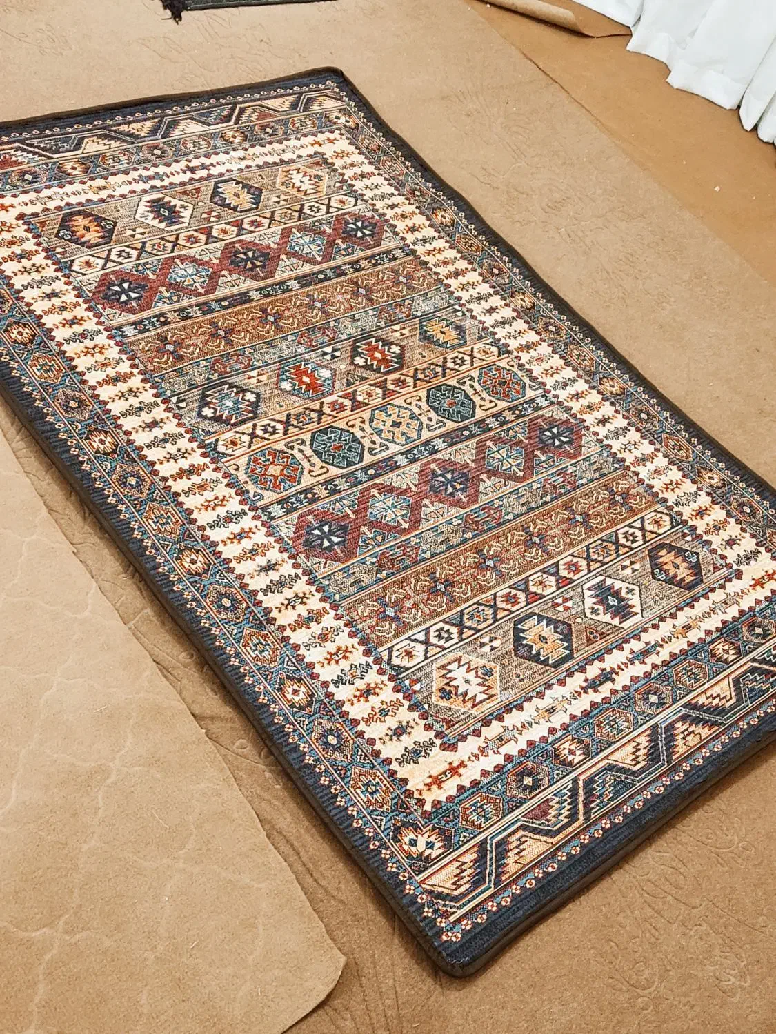 قالی طرح ایرانی|فرش|قم, نخودی|دیوار