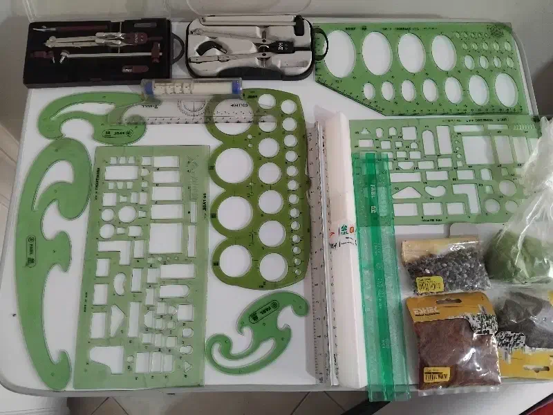 تعداد زیادی وسایل معماری و ماکت سازی و کتاب و میز|لوازم التحریر|مشهد, سجاد شهر|دیوار