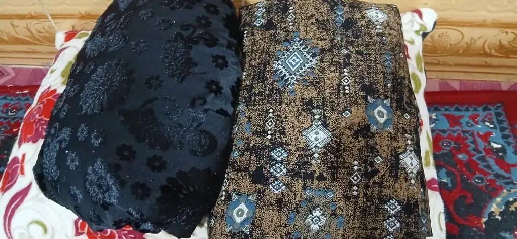 ۲عدد تکه پارچه|لباس|خرمشهر, |دیوار