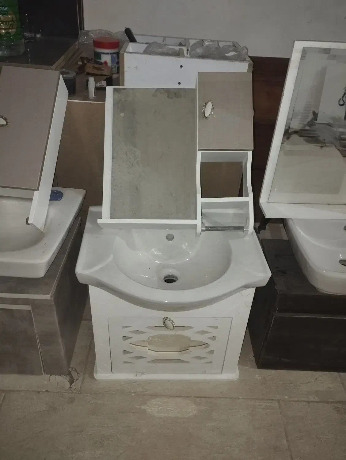 کابین دستشو.پی وی سی|لوازم سرویس بهداشتی|زابل, |دیوار