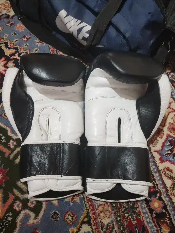 دستکش بوکس و مویتای|تجهیزات ورزشی|مشکین‌دشت, |دیوار