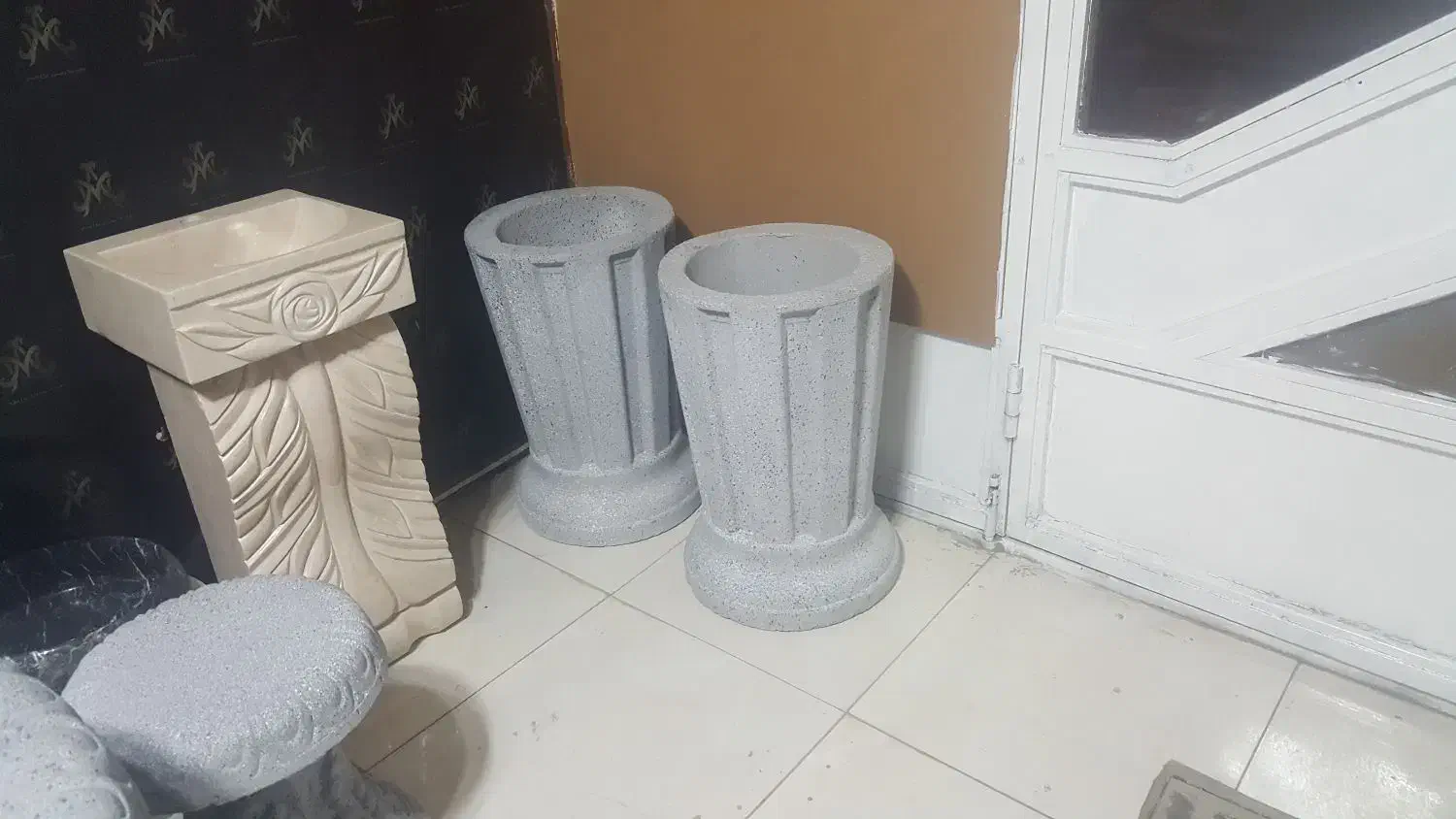 میز و صندلی و کباب پز و گلدان برای باغ|صندلی و نیمکت|تبریز, |دیوار