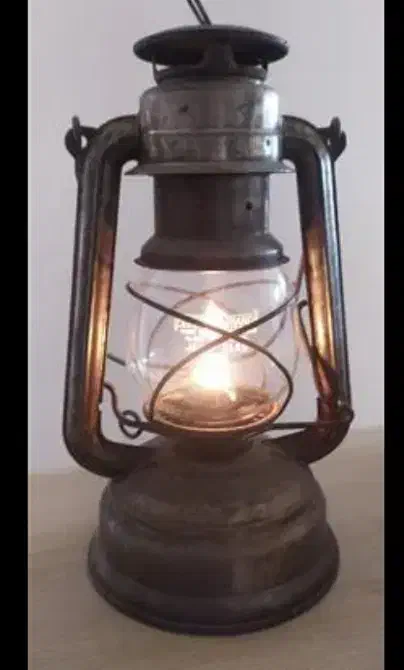 چراغ فانوسی نفتی قدیمی جنس برنج سالم روشن|کلکسیون اشیاء عتیقه|مهدی شهر, |دیوار