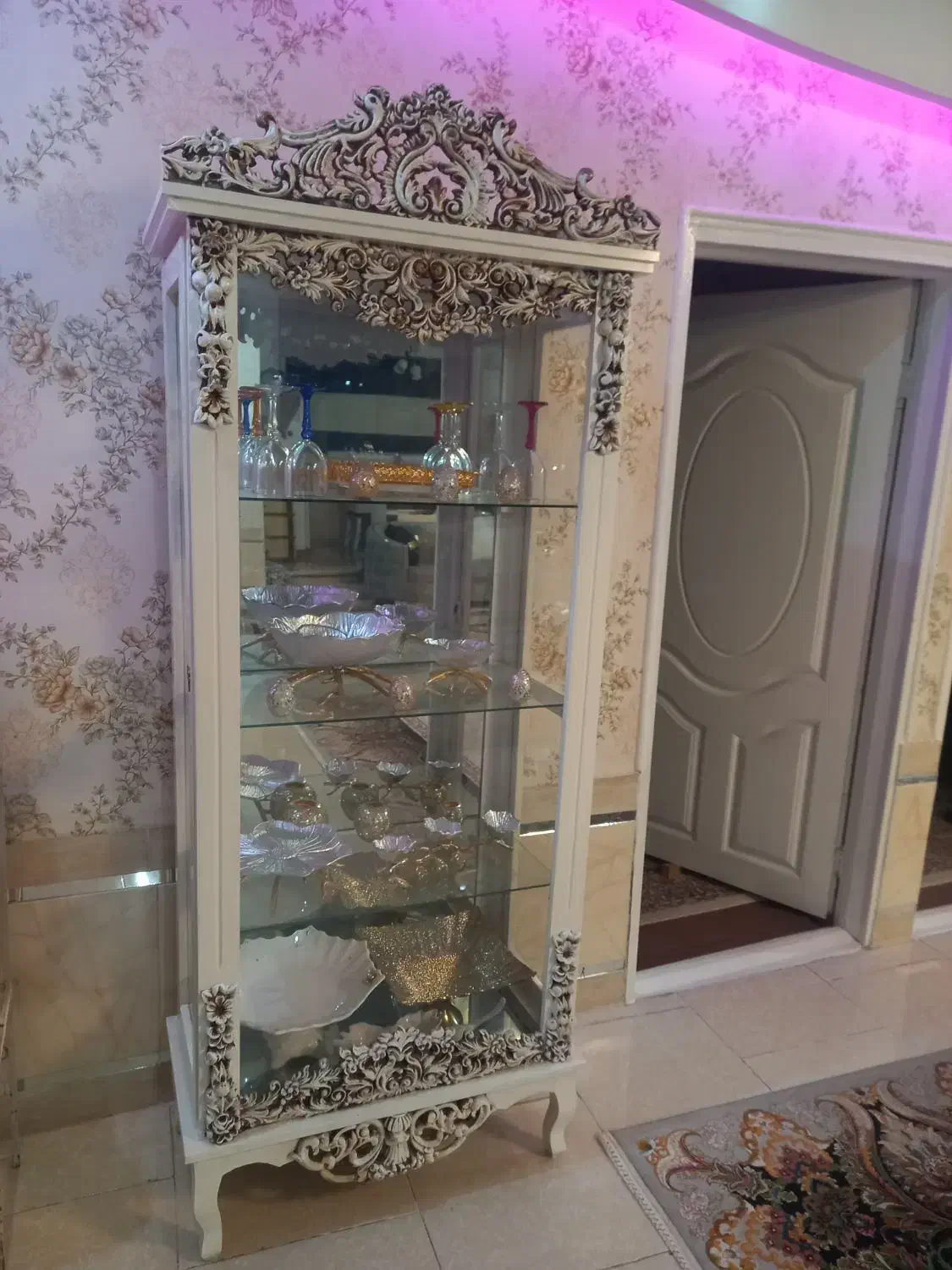 ویترین دکوری رنگ سفید|بوفه، ویترین، کنسول|رشت, تازه آباد|دیوار