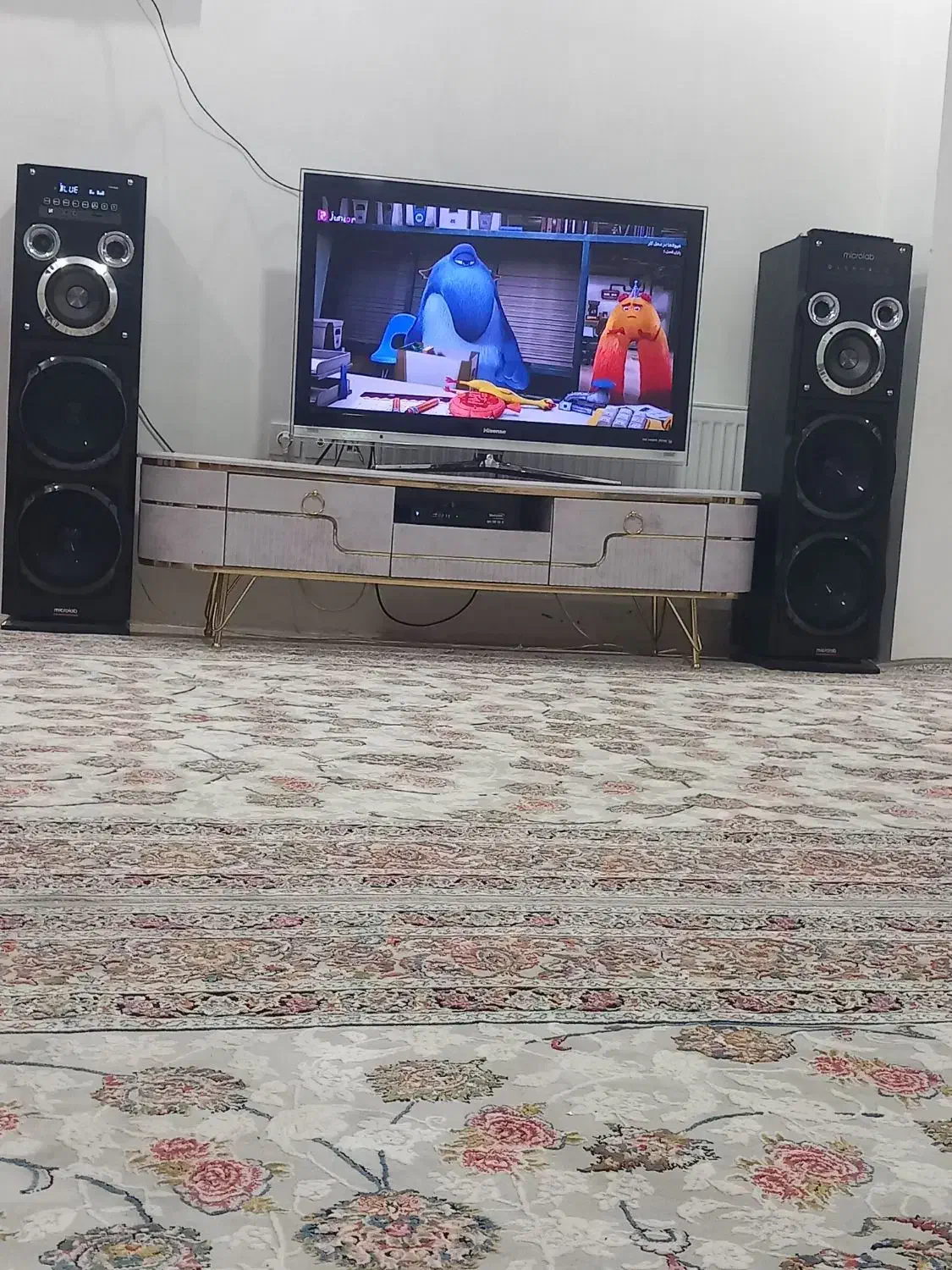 اسپیکر و تلوزیون و میز تلوزیون|تلویزیون و پروژکتور|نسیم‌شهر, |دیوار