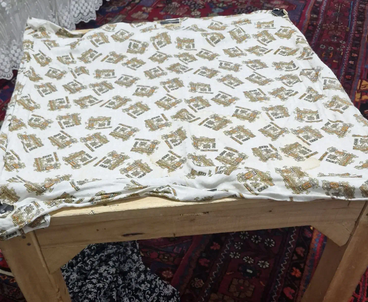 کرسی چوبی|صندلی و نیمکت|نهاوند, |دیوار