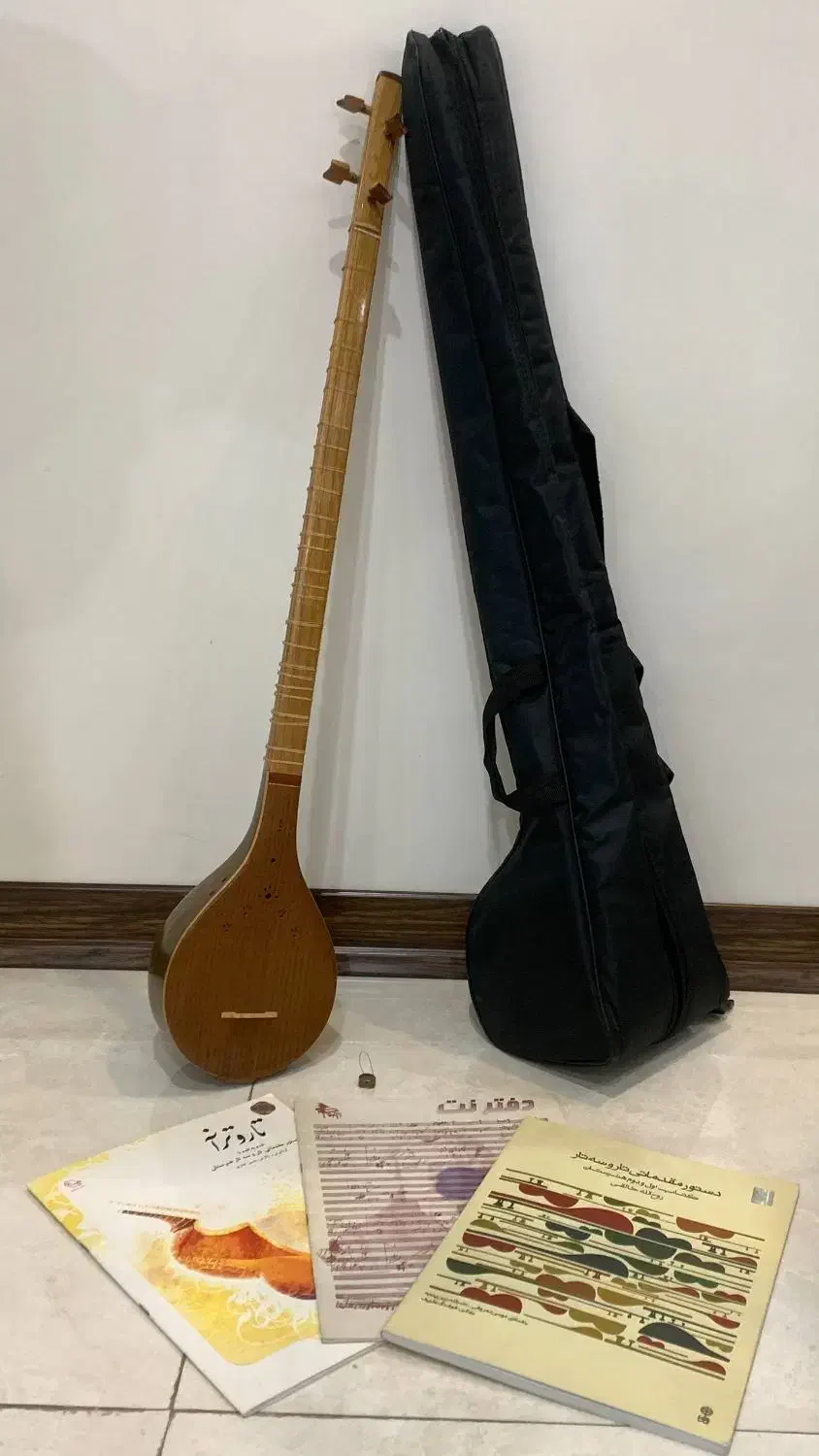 سه تار به همراه کیف و کتاب|سازهای سنتی|فردیس, شهرک راه آهن|دیوار