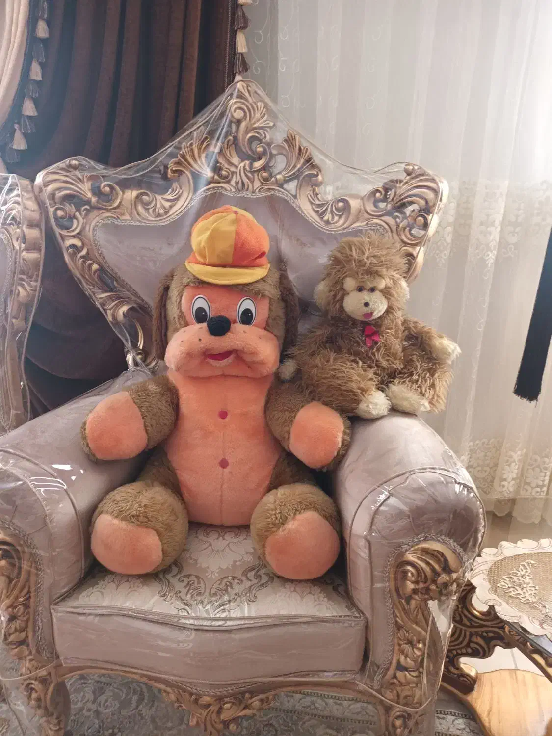 تعدادی عروسک|اسباب‌بازی بچه|ملایر, |دیوار