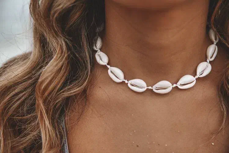 گردنبندهای صدفی در رنگهای متنوع|جواهرات|تهران, دکتر هوشیار|دیوار