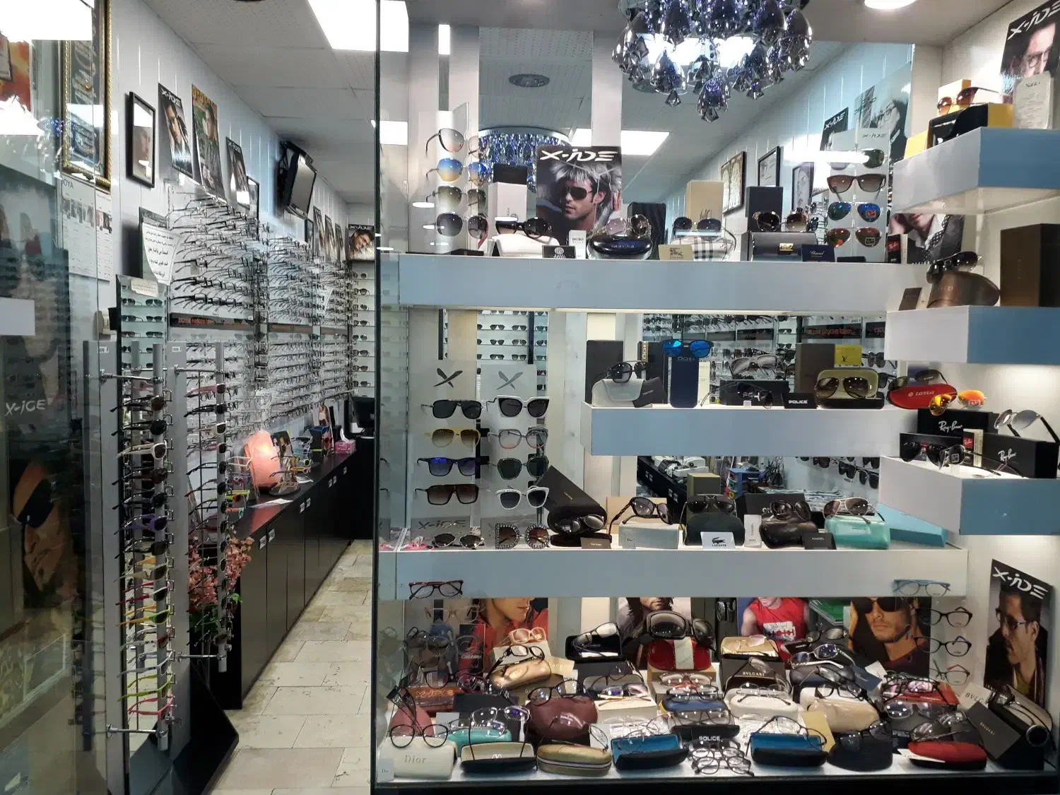 فروشنده عینک|استخدام بازاریابی و فروش|تهران, جمهوری|دیوار