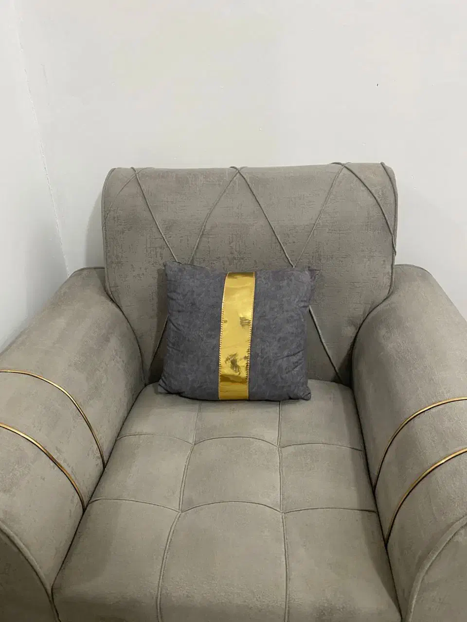 مبل هفت نفره در حد نو|مبلمان خانگی و میز عسلی|قرچک, مجتمع مسکونی طبیعت|دیوار