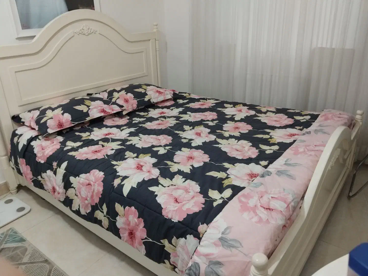 سرویس خواب همراه دو عدد پاتختی،کنسول و آینه|تخت و سرویس خواب|رشت, لاکانی|دیوار