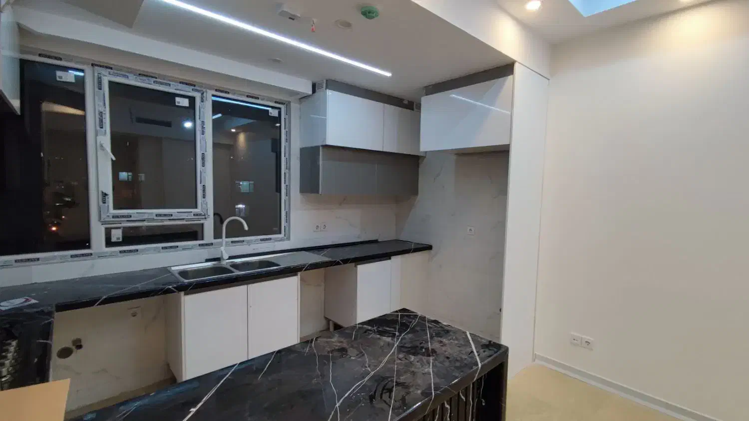 ۶۵ متر ـ شادمان ـ نوساز ـ فول امکانات