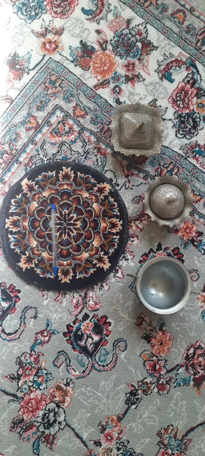 ۲ قندان کربلا .یه قندان قدیمی .یک قالی گرد تزئینی|صنایع دستی و سایر لوازم تزئینی|مشهد, رضاییه|دیوار