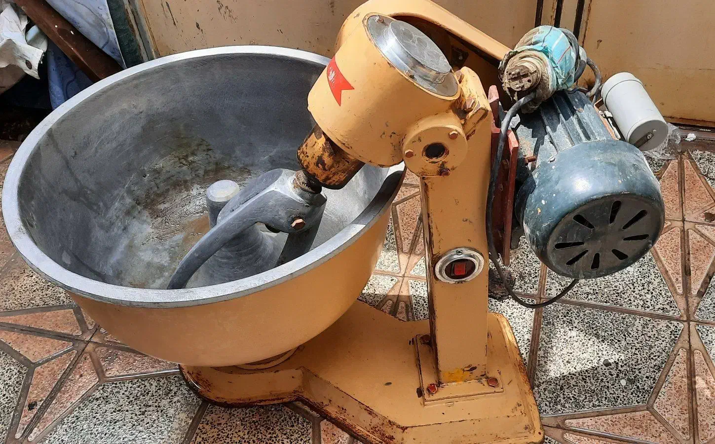 خمیر گیر موتور قدیمی در حد نو|سایر لوازم برقی|کرمان, |دیوار