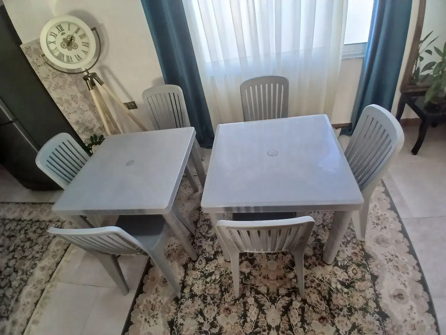 دو عدد میز و ۶ عدد صندلی پلاستیکی|میز و صندلی غذاخوری|لاهیجان, طالقانی|دیوار