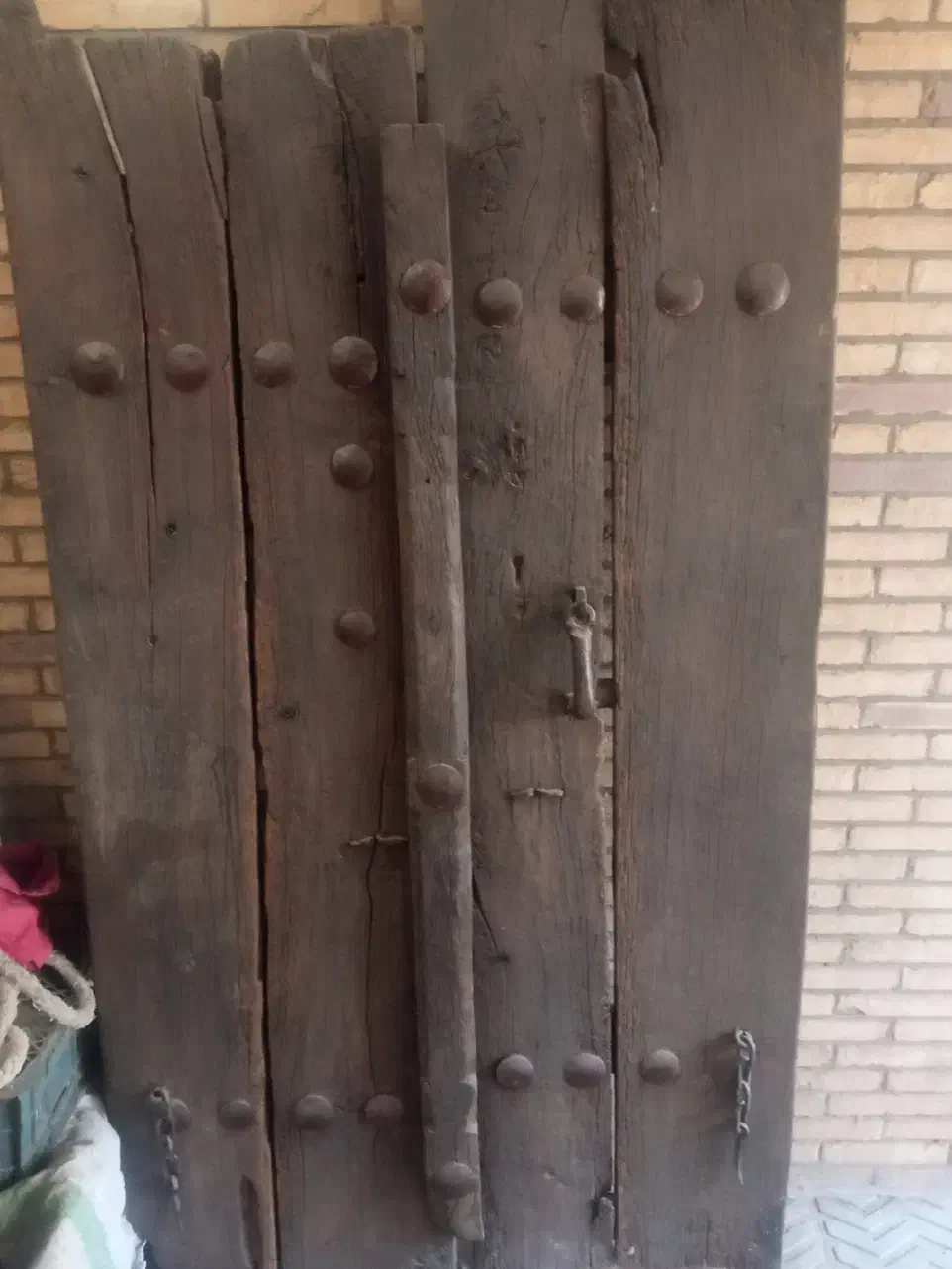 درب قدیمی|کلکسیون اشیاء عتیقه|یزد, |دیوار