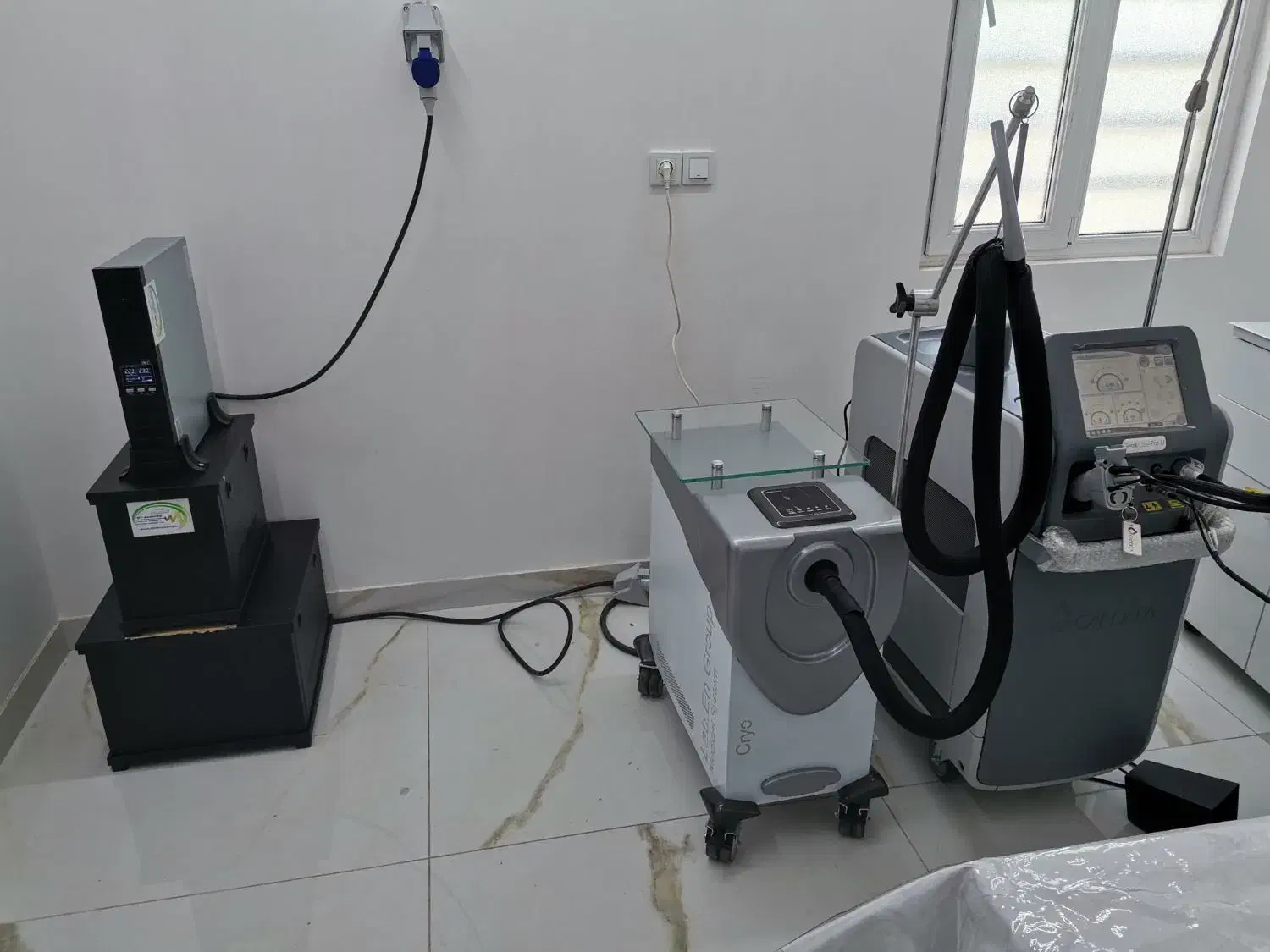 یو پی اس UPS اختصاصی لیزر جنتل لیز پرو و شبکه|قطعات و لوازم جانبی رایانه|کرج, مصباح|دیوار