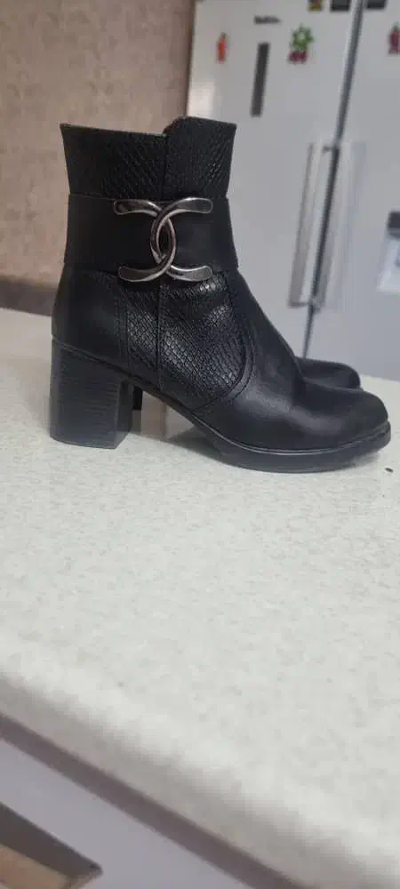 بوت زنانه ساق کوتاه پاشنه دار( نو و شیک)|کیف، کفش، کمربند|شیراز, کیان شهر|دیوار