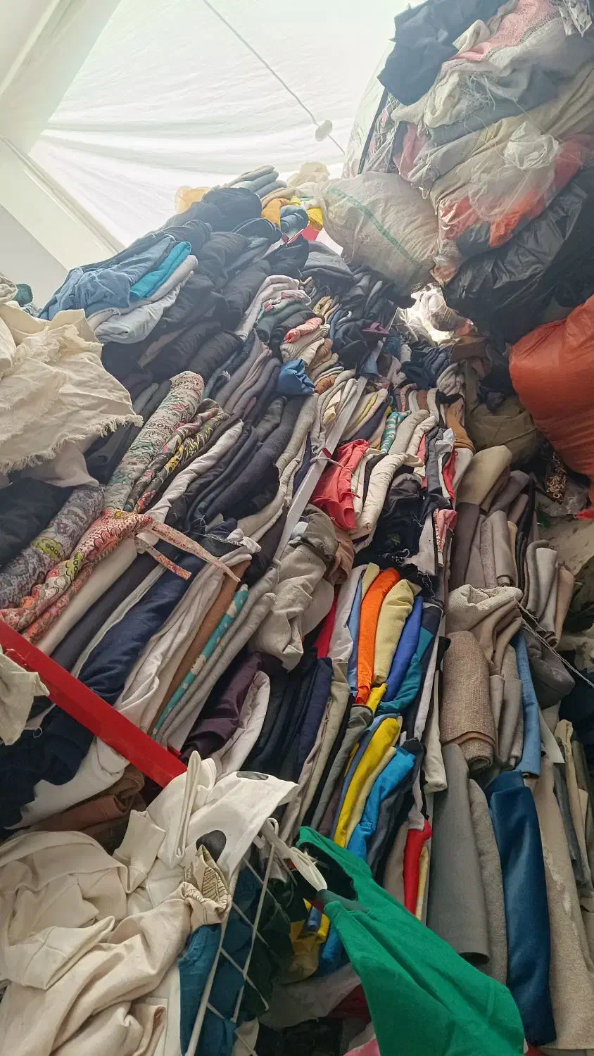 پارچه کیلویی|لباس|گلبهار, شهر جدید گلبهار|دیوار