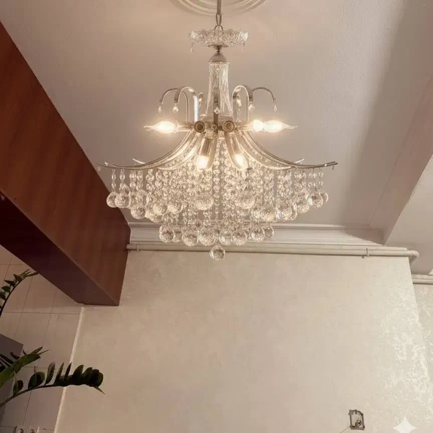 لوستر برنجی|لوستر و چراغ آویز|بندر انزلی, شاکوچه|دیوار