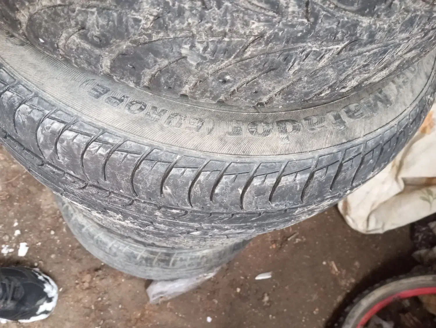 لاستیک برفی|فعالیت داوطلبانه|سیلوانه, |دیوار