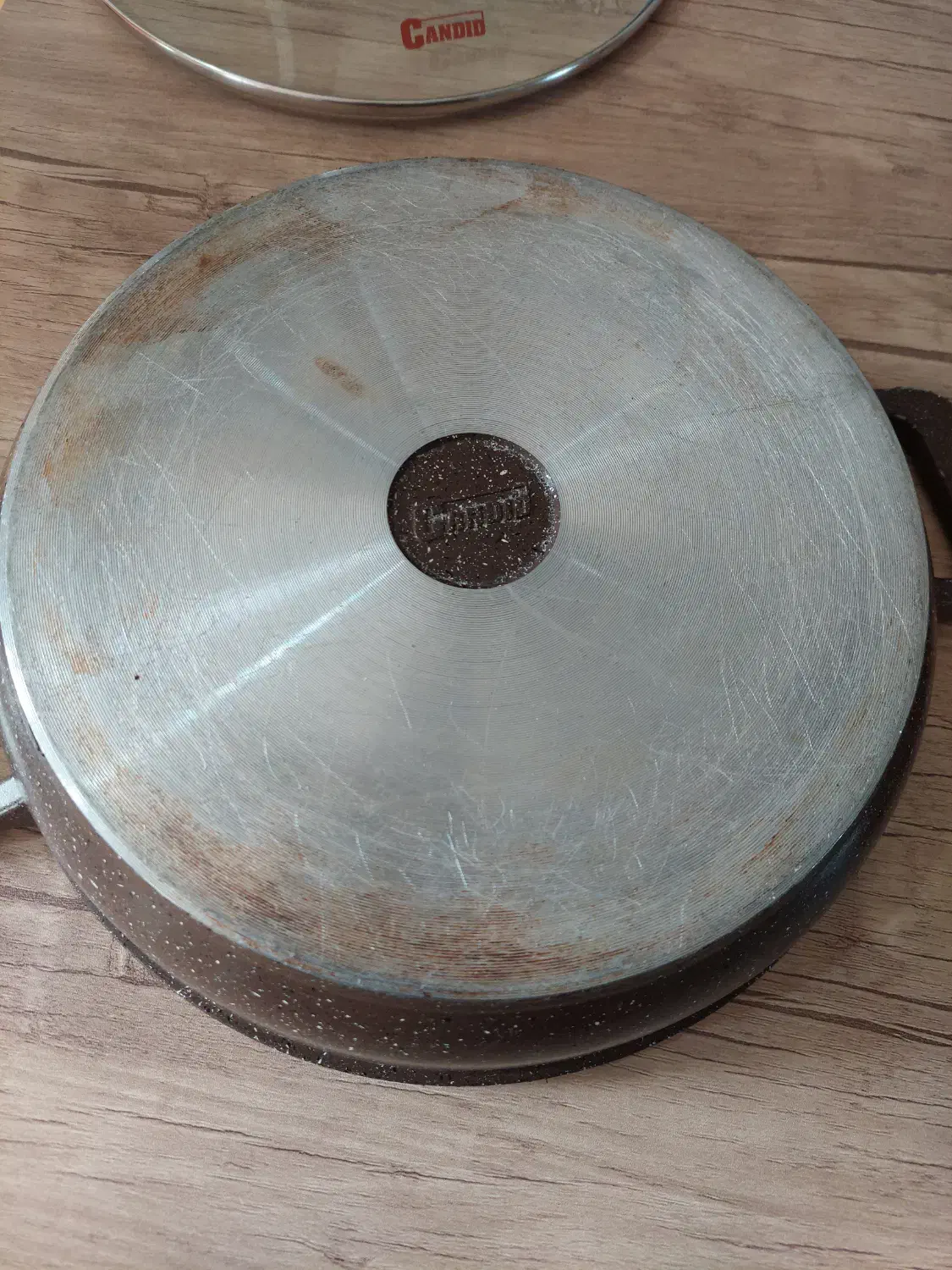 تابه گرانیتی بزرگ کاندید|ظروف پخت‌وپز|بابل, |دیوار