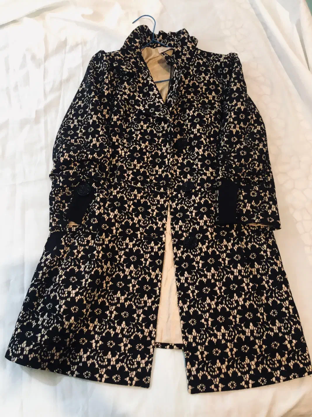 تعدادی لباس در حدنو|لباس|کیش, |دیوار