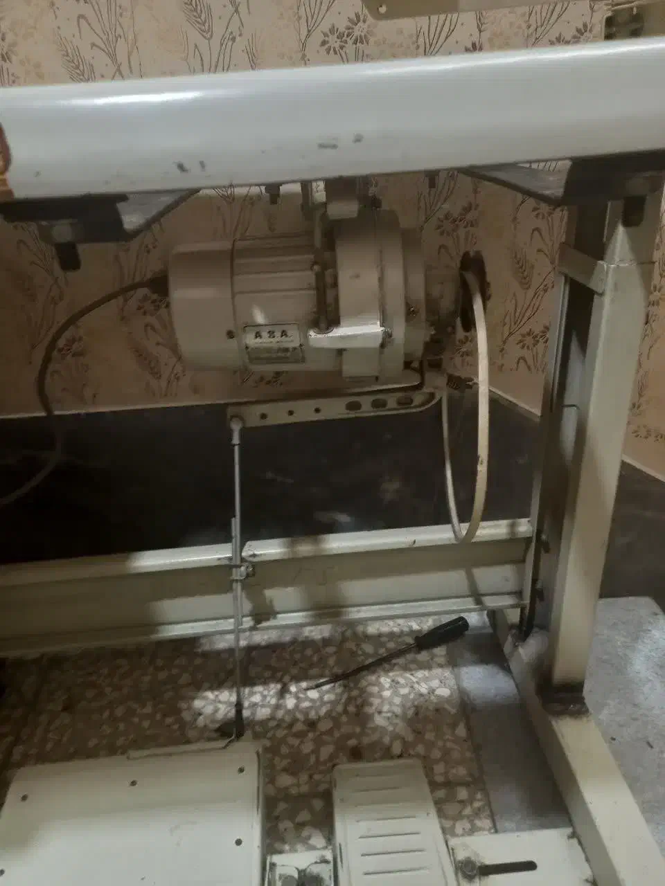 چرخ خیاطی شیرنشان و دینامی توافقی|چرخ خیاطی و ریسندگی|قم, باجک یک|دیوار