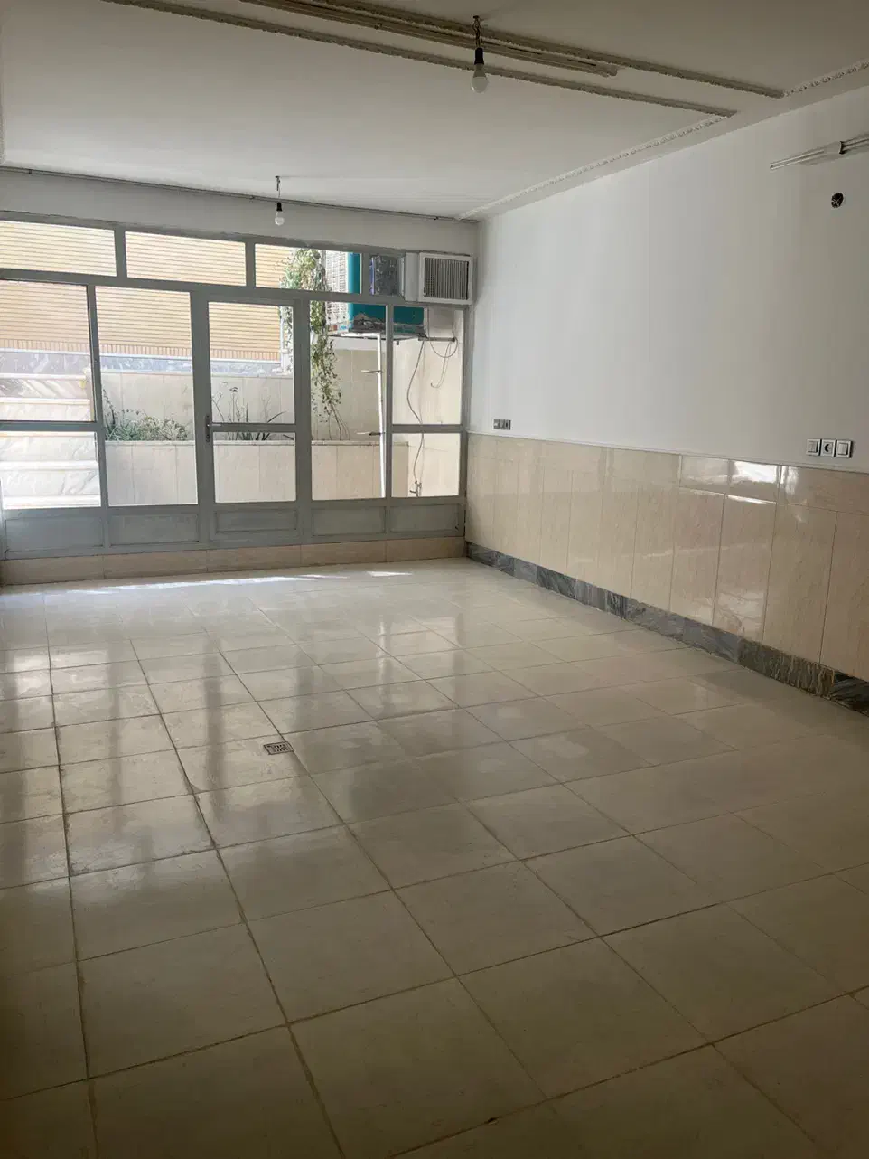 اجاره زیرزمین گلخانه ای تک خواب راه مشترک|اجارهٔ خانه و ویلا|قم, زنبیل آباد|دیوار