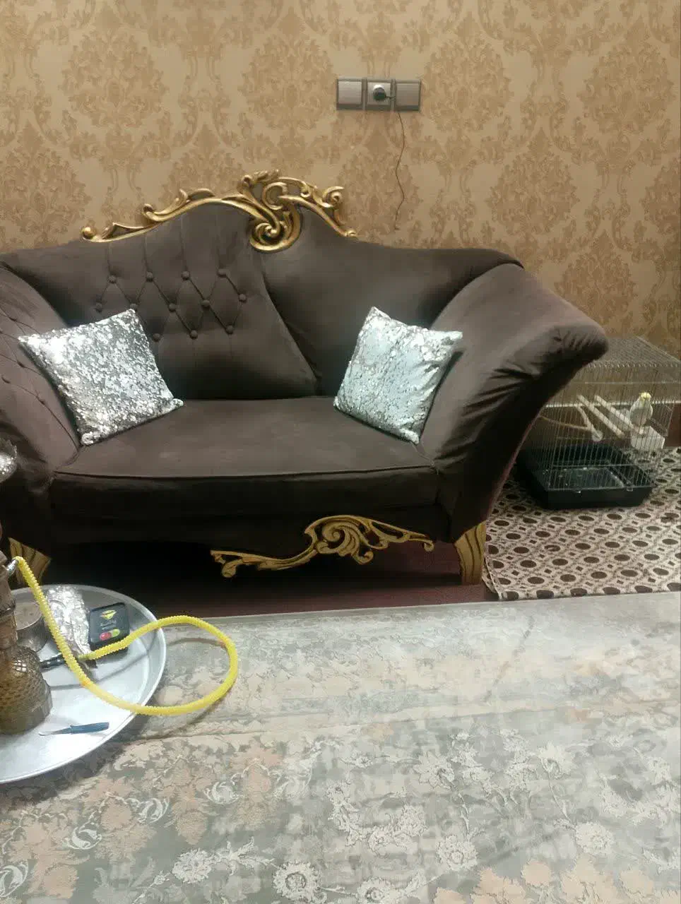 فروش فوری مبل نیم استیل|مبلمان خانگی و میز عسلی|قم, نخودی|دیوار