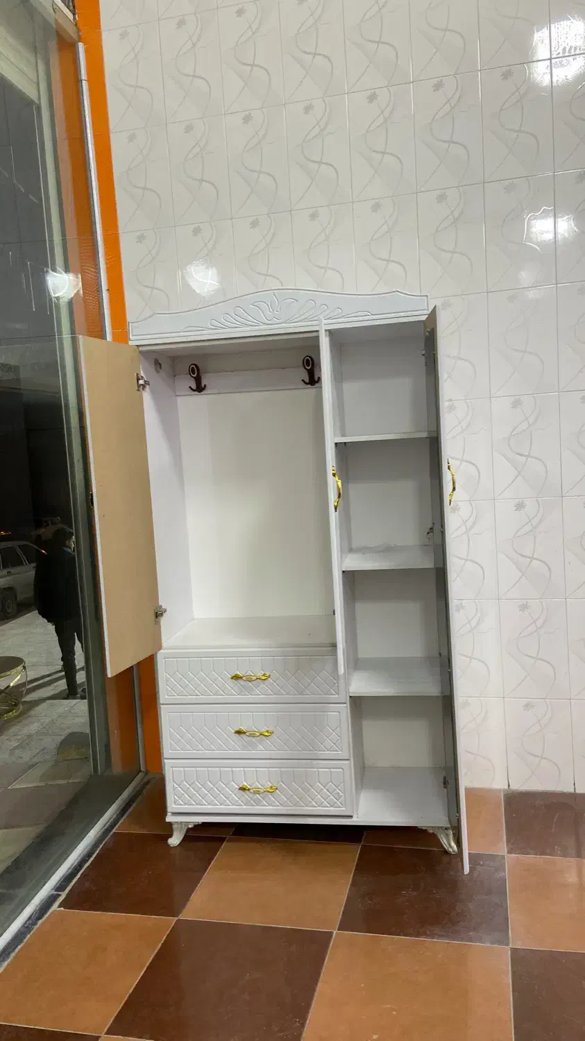 فروش ویژه کمد بزرگ سه درب وکیوم و هایگلاس|جاکفشی، کمد، دراور|سنندج, |دیوار