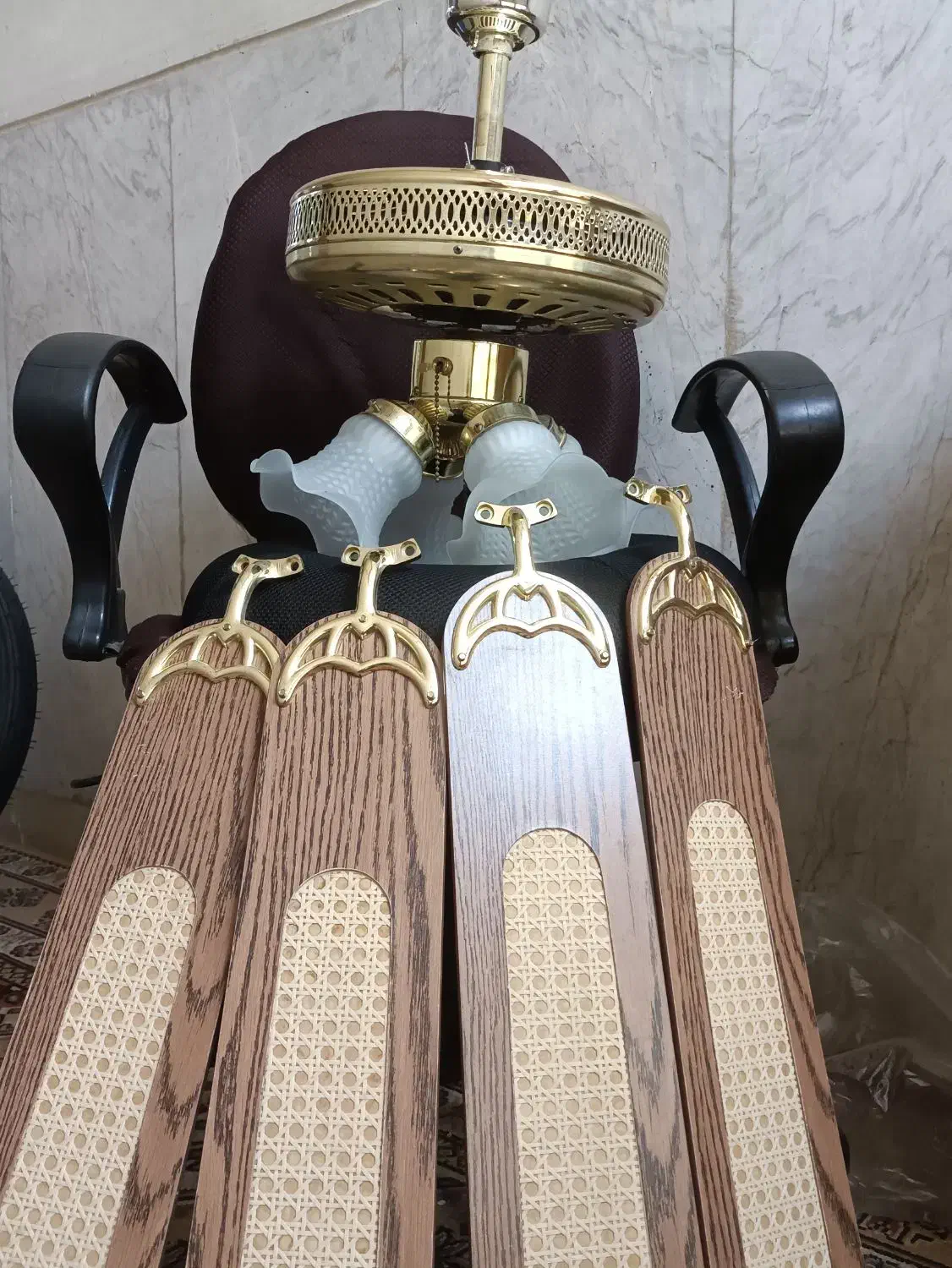 پنکه سقفی چوبی|پنکه و تصفیه‌کنندهٔ هوا|اهواز, فاز ۲ پادادشهر|دیوار