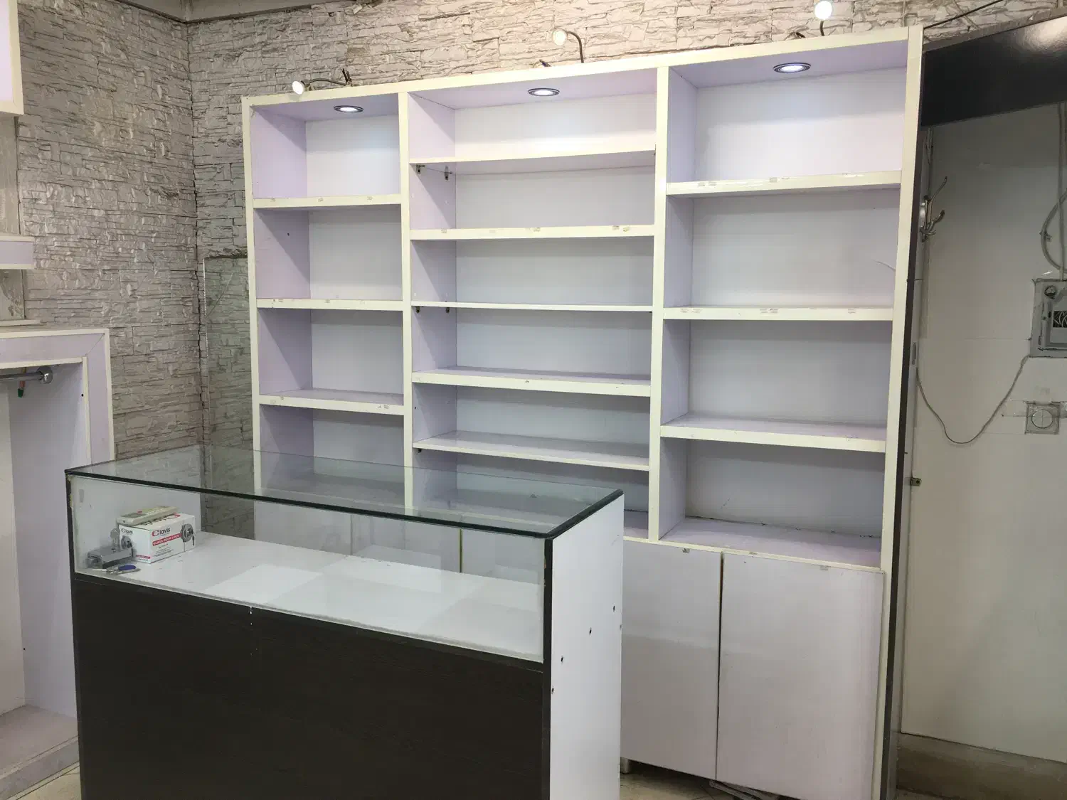 دکور تمیز و ویترین مناسب تمام مشاغل|فروشگاه و مغازه|دامغان, |دیوار