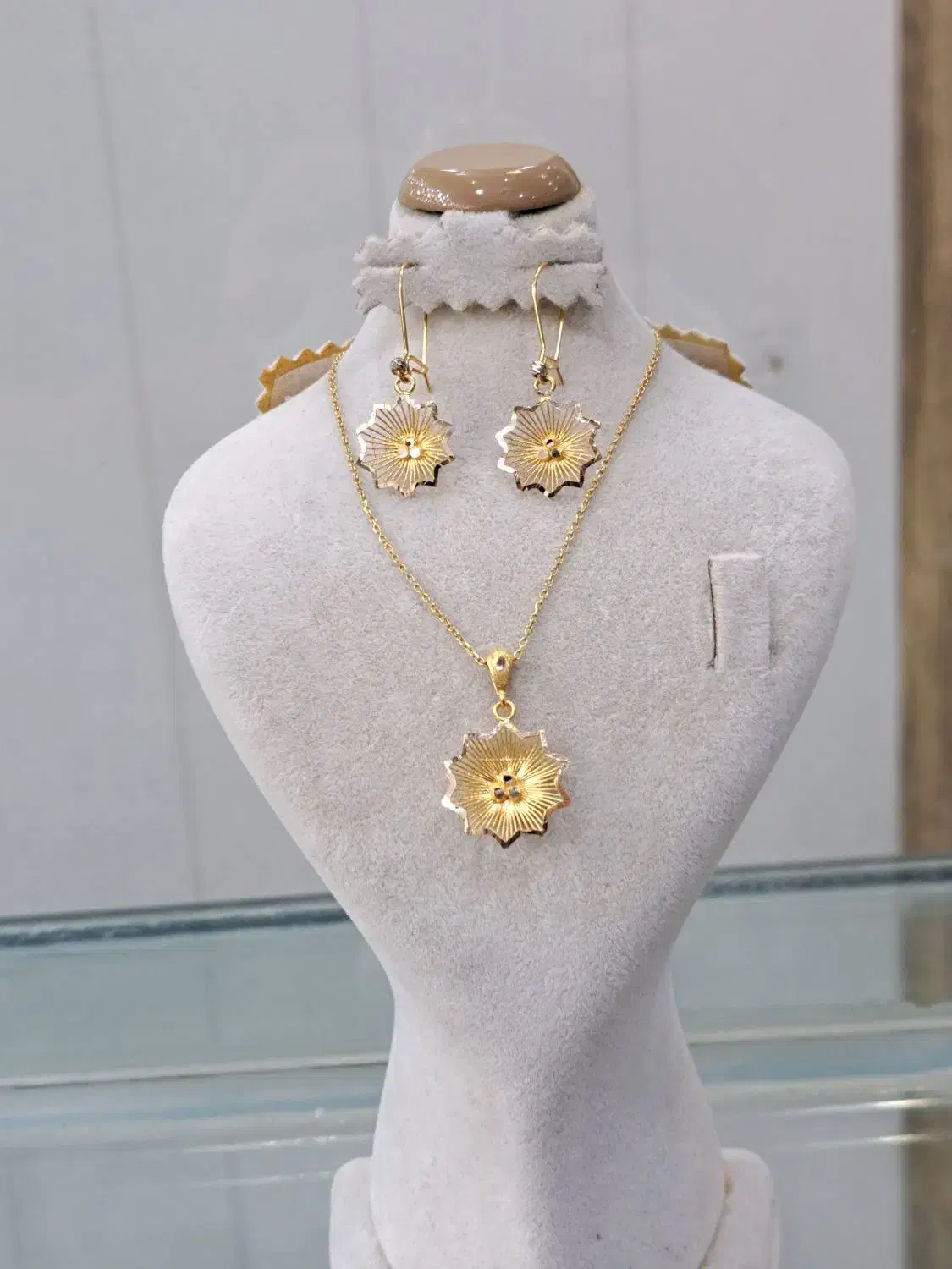 نیم ست آریا|جواهرات|قم, نیروگاه|دیوار