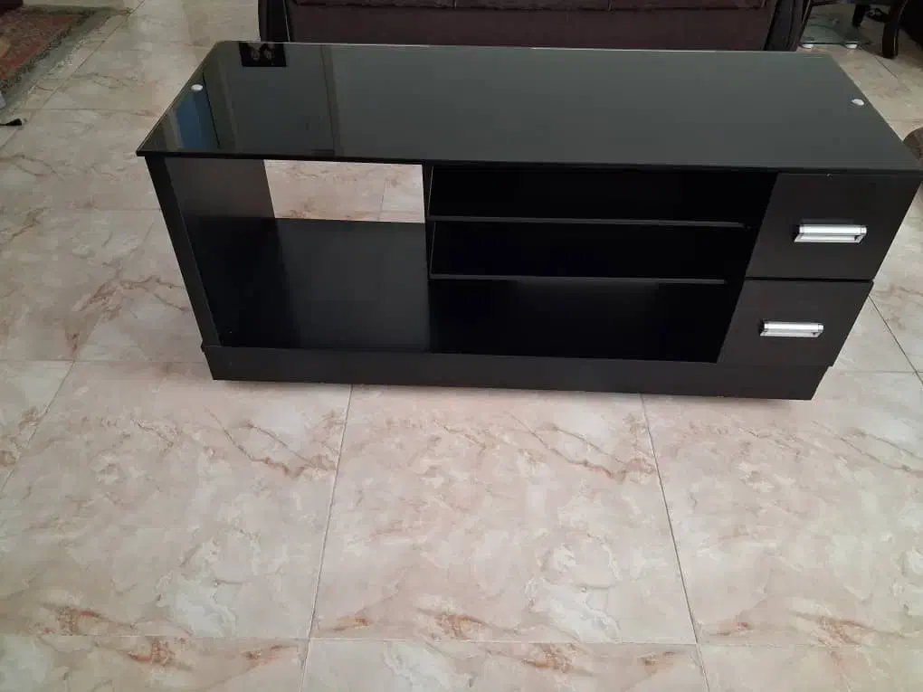 مبل و ناهار خوری و زیر تلویزیون|میز و صندلی غذاخوری|باقرشهر, |دیوار