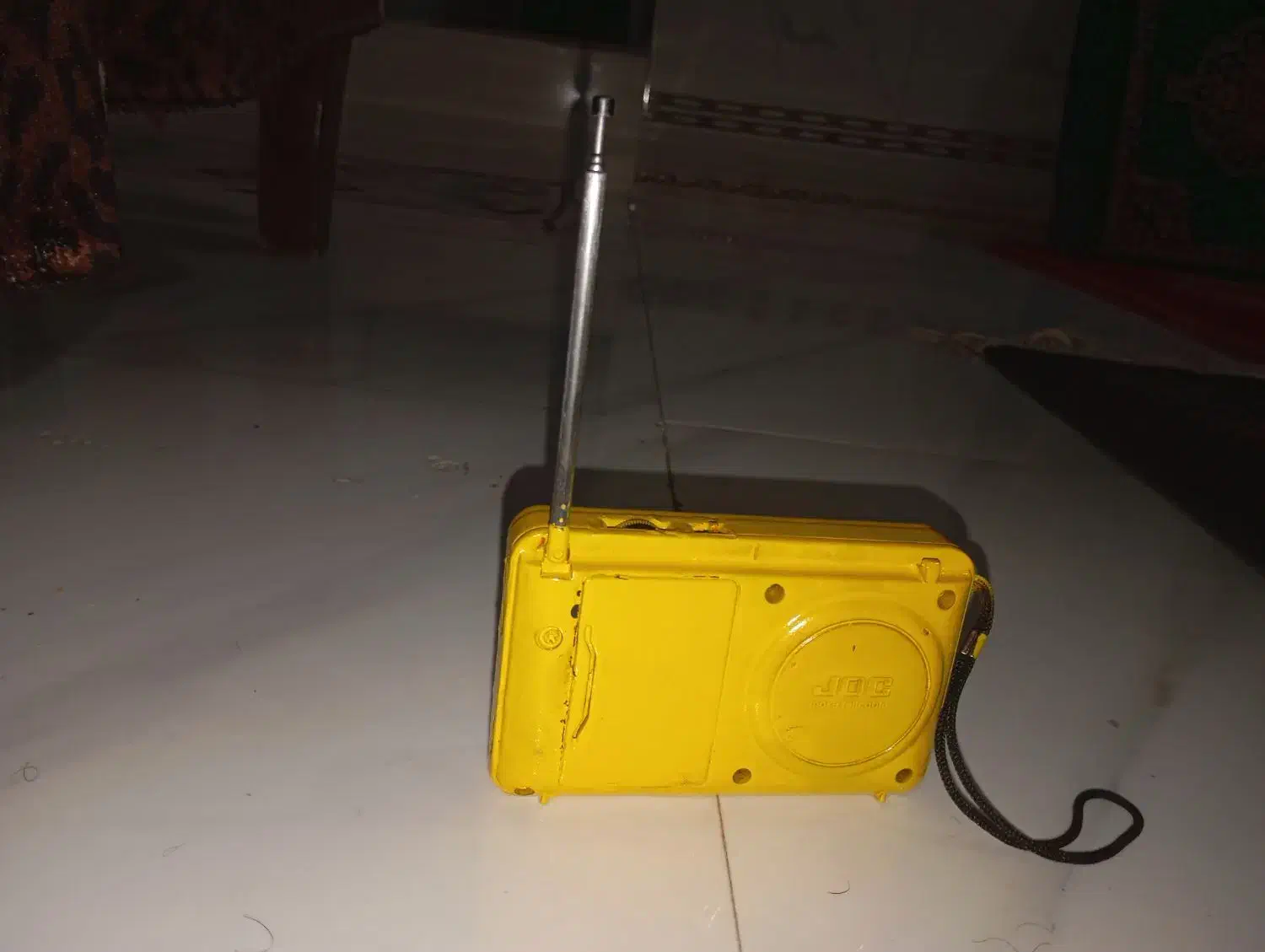 رادیو زرد رنگ|پخش‌کننده همراه|اهر, |دیوار