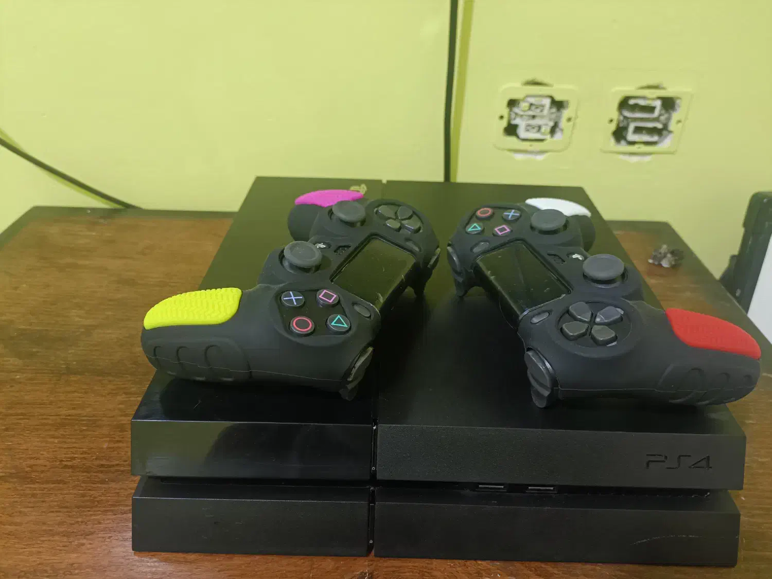 ps4 فت 2 دسته به همراه شارژر و فن خنک کننده|کنسول، بازی ویدئویی و آنلاین|گرگان, |دیوار