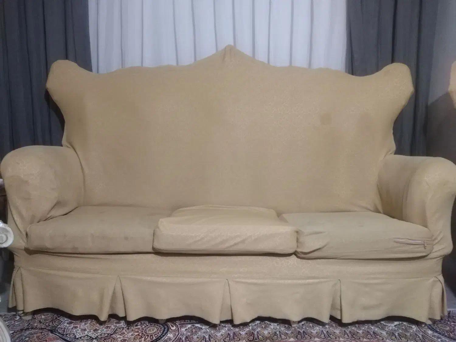 مبل 9 نفره کلاسیک به همراه جلومبلی وعسلی ورویه|مبلمان خانگی و میز عسلی|قزوین, |دیوار