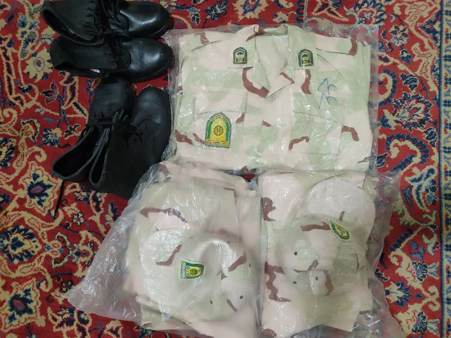 پوشاک|لباس|تایباد, |دیوار