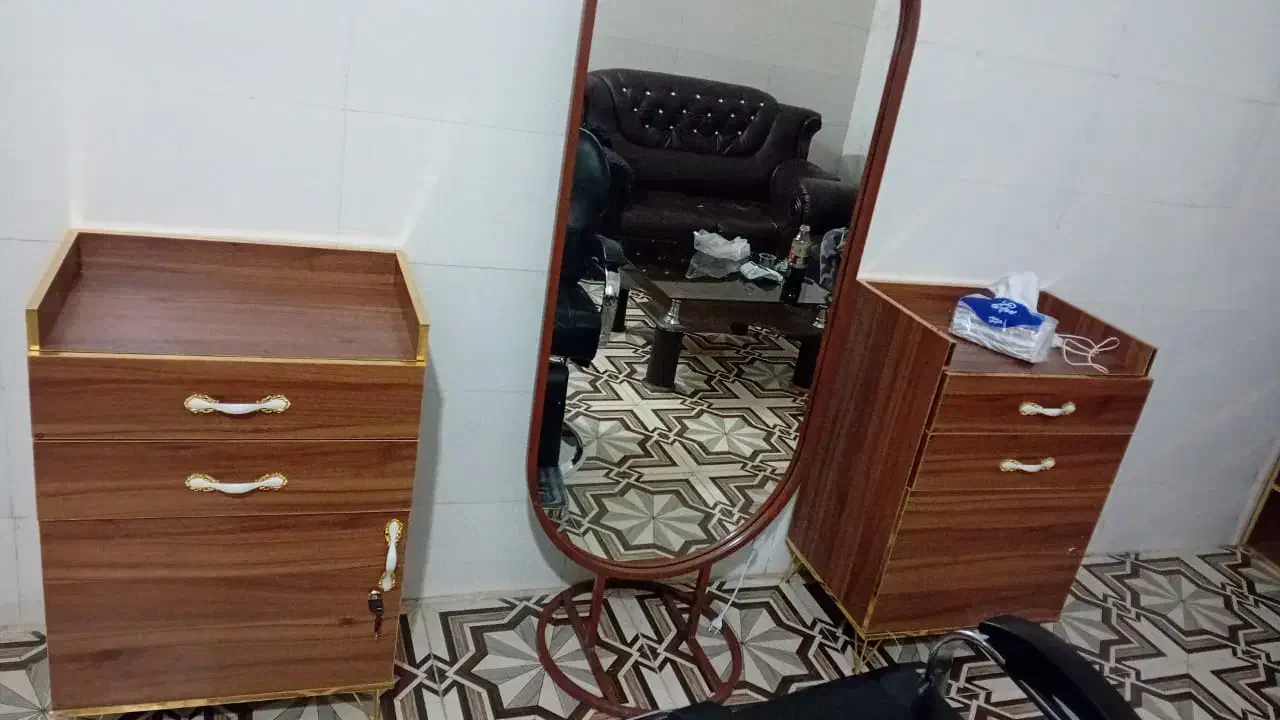 صندلی و دکور|آرایشگاه و سالن‌های زیبایی|مسجد سلیمان, |دیوار