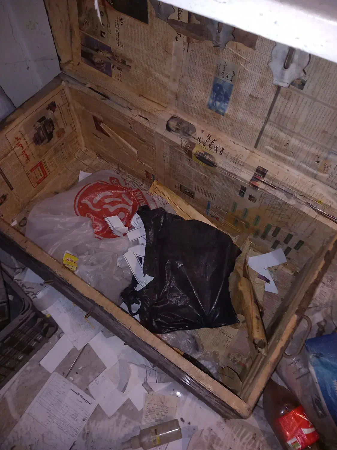 صندوق فلزی وچوب طرح قدیم|کلکسیون اشیاء عتیقه|قائمشهر, |دیوار