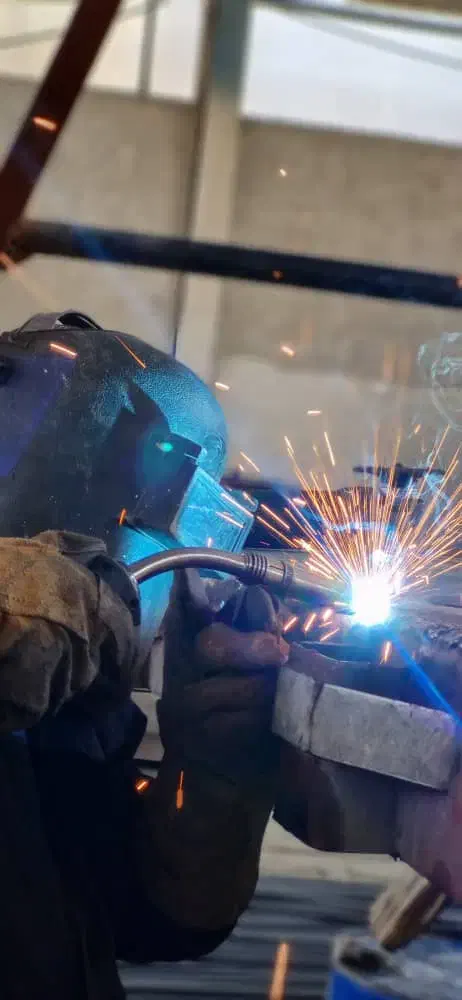 جوشکاری و اهنگری ماشین الات،شاسی ،میکسر و پمپ بتن|خدمات پیشه و مهارت|صدرا-فارس, باغشهر گلبهار صدرا|دیوار