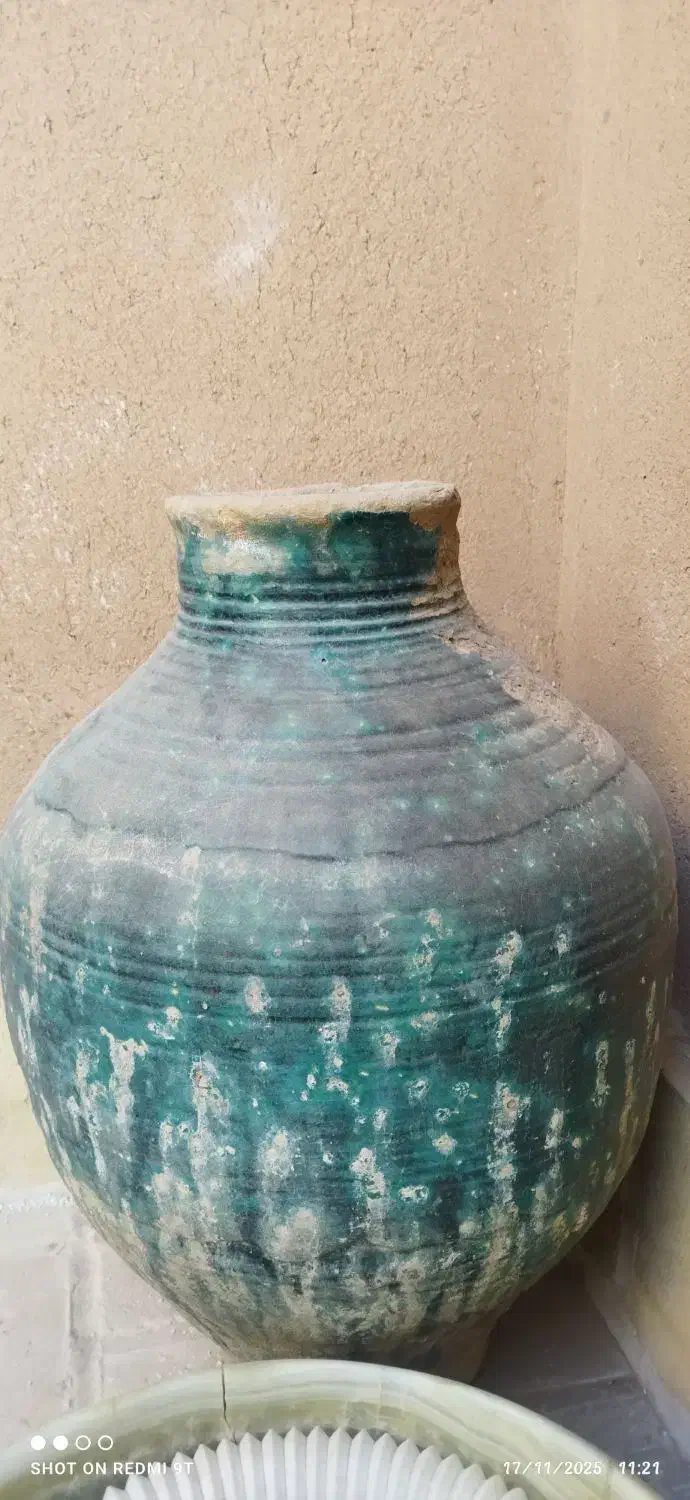 خمره یا کوزه|کلکسیون اشیاء عتیقه|یزد, |دیوار