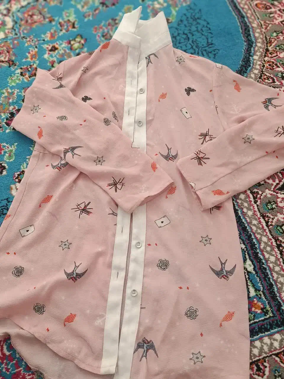 مقداری لباس|لباس|تفت, |دیوار