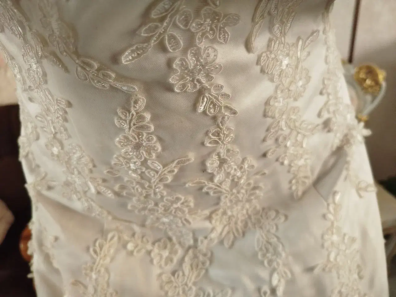 لباس عروس|لباس|اصفهان, شیخ اشراق|دیوار