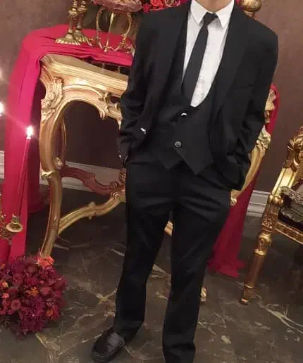 کت وشلوار|لباس|بندر انزلی, زنبق|دیوار