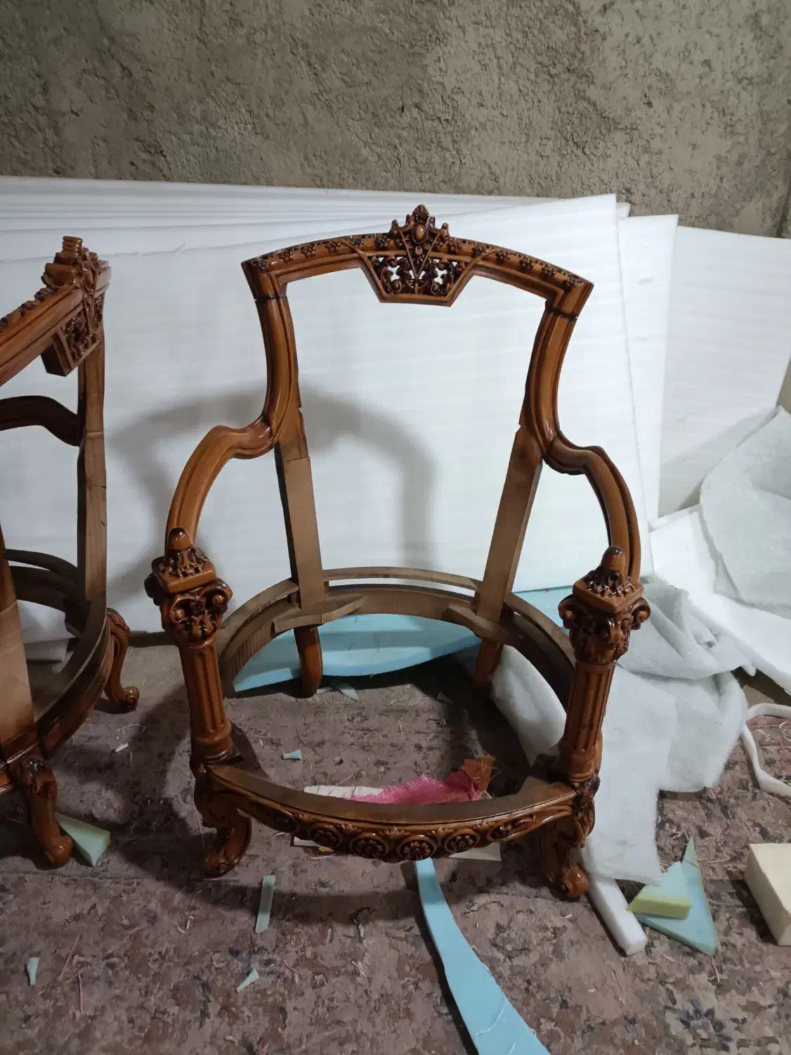 به یک کارگر نیمه وارد رویه کوبی نیازمندیم.|استخدام صنعتی، فنی، مهندسی|ملایر, |دیوار